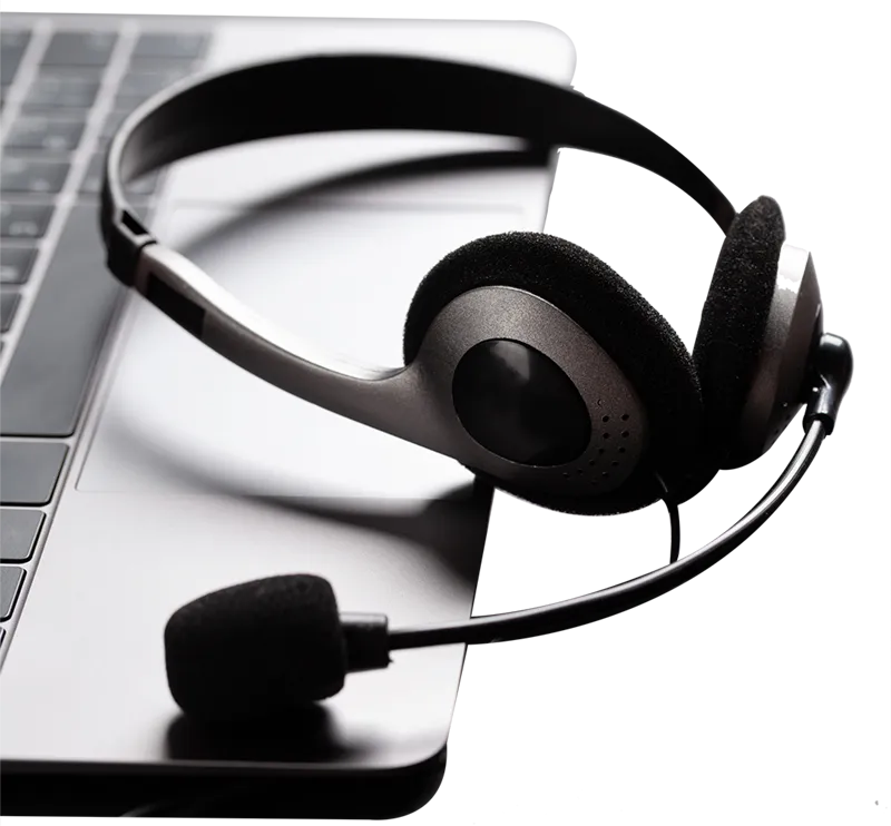 office-desk-with-headset-and-laptop-min